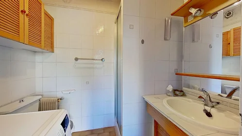 Private room at 65 Avenue du Docteur Raymond Picaud, image 27 of 28