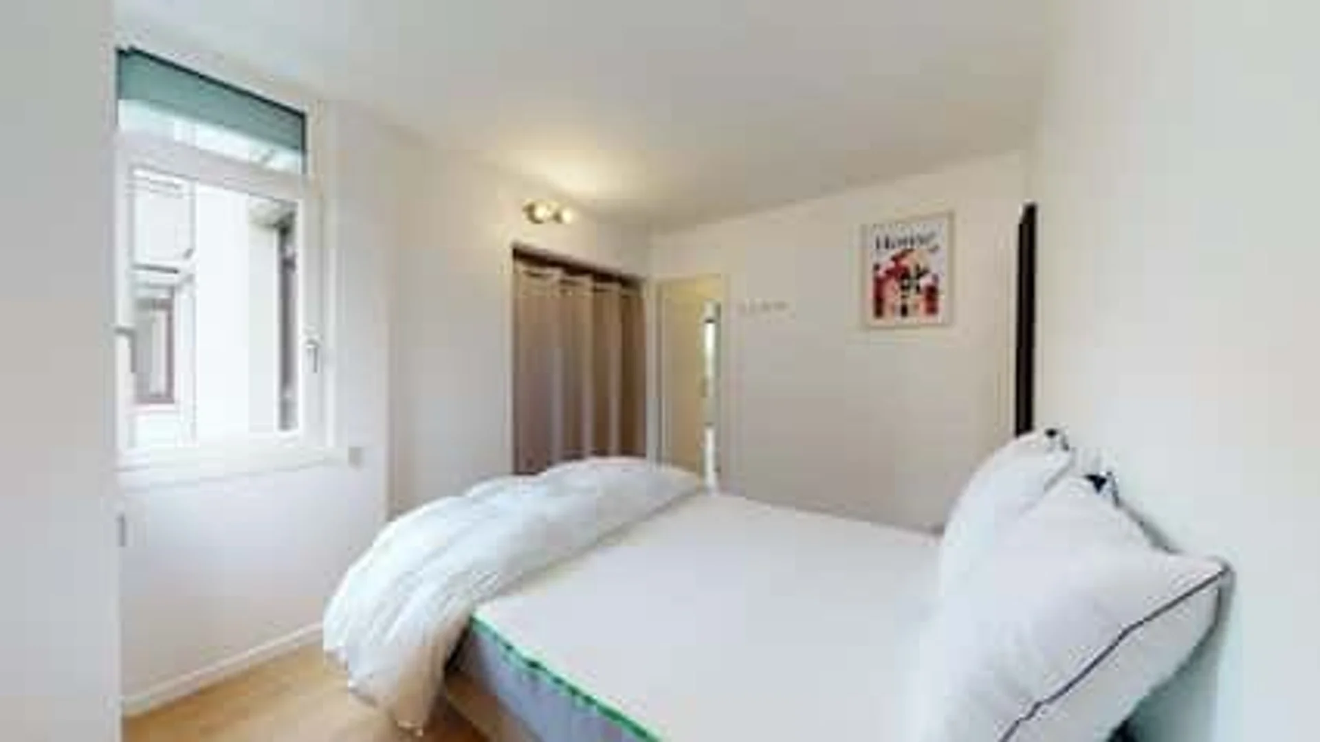 Habitación estudiantil amplia y cómoda en 
