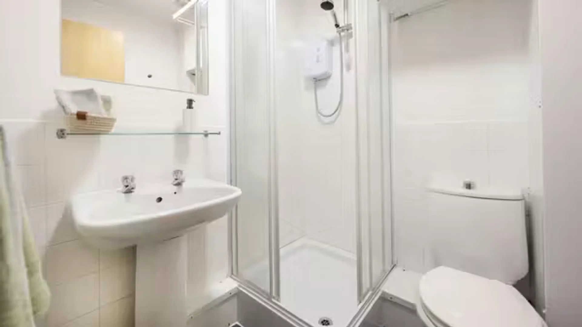 Habitación estudiantil económica cerca del campus en 