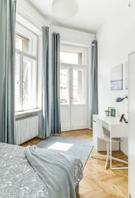 Privatzimmer in der Október 6. utca, bild 13 von 49