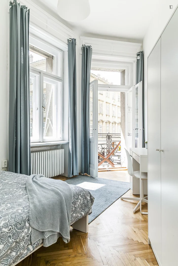 Helles und luftiges Studentenzimmer mit einfachem Zugang zur Universität in 