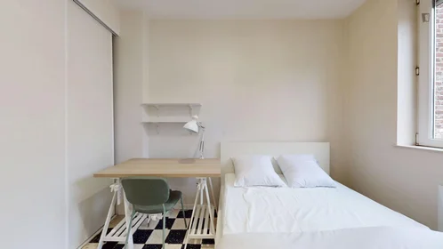 Private room at avenue de Dunkerque, image 2 of 11