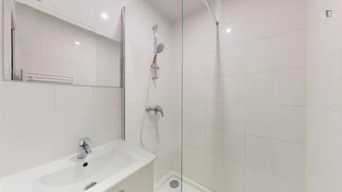 Private room at avenue de Dunkerque, image 3 of 11