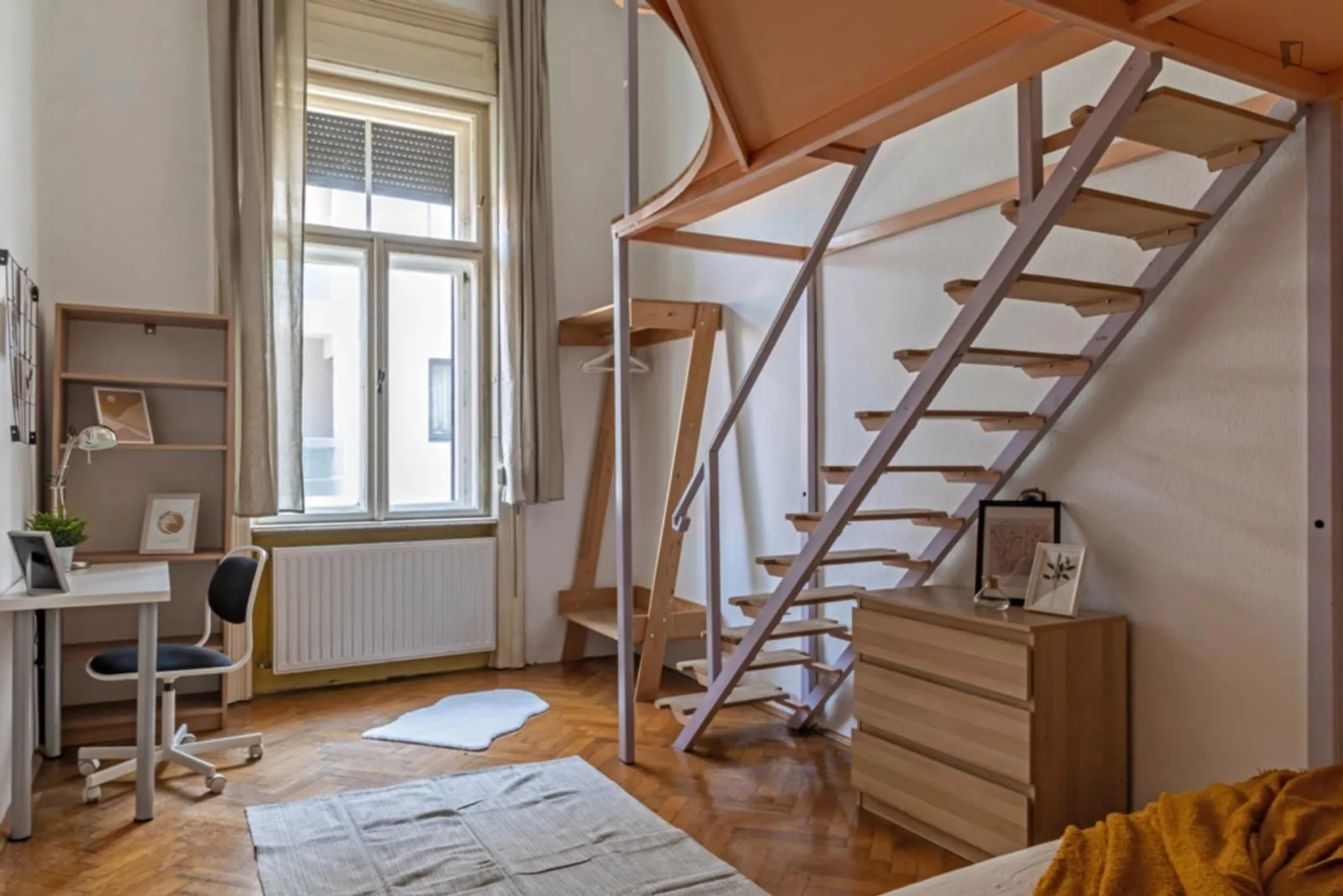 Quarto de estudante económico com localização conveniente em 