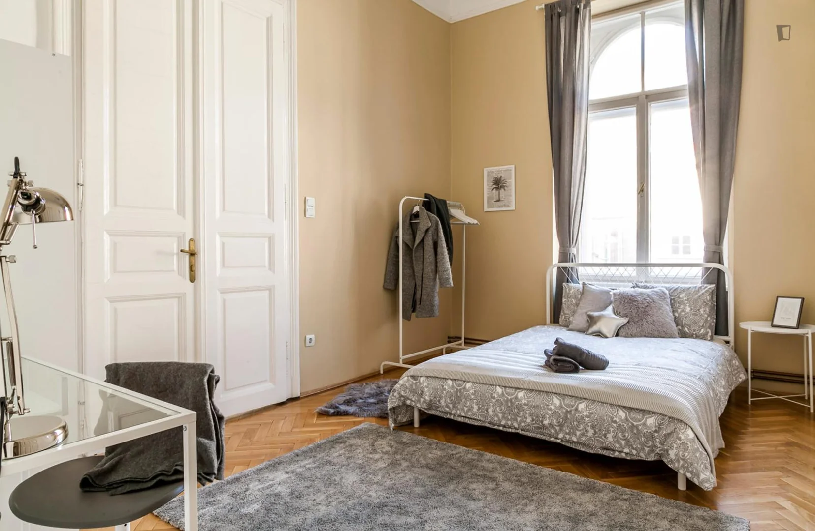 Quarto para alugar em apartamento de estudantes em , totalmente mobilado