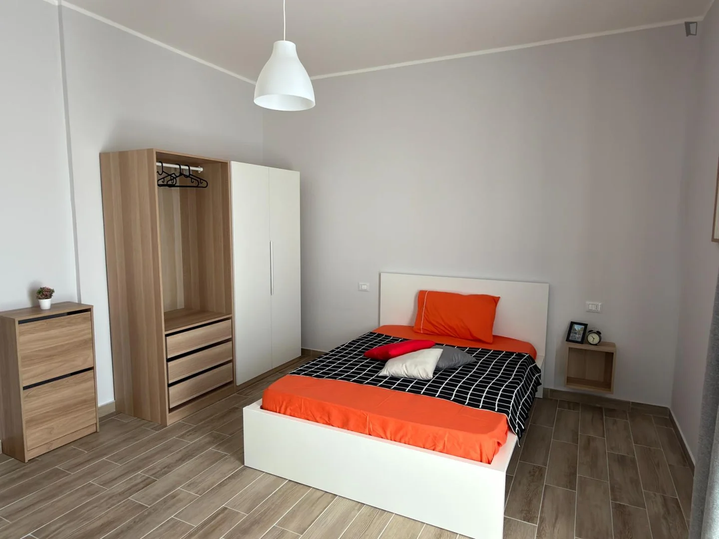 Zimmer in Studentenwohnung in zu vermieten, voll möbliert