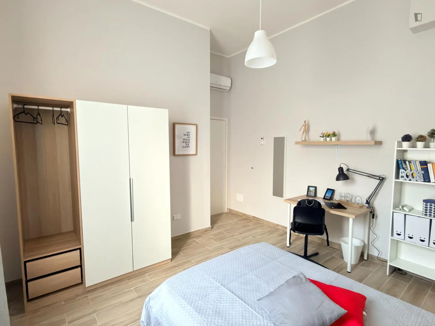 Chambre conviviale pour les étudiants dans  avec des équipements modernes