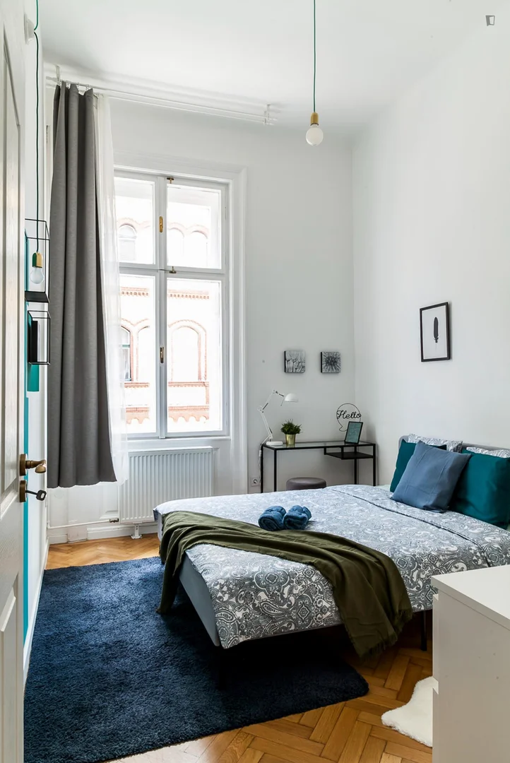 Bezahlbares Zimmer für Studenten mit ausreichender Beleuchtung in