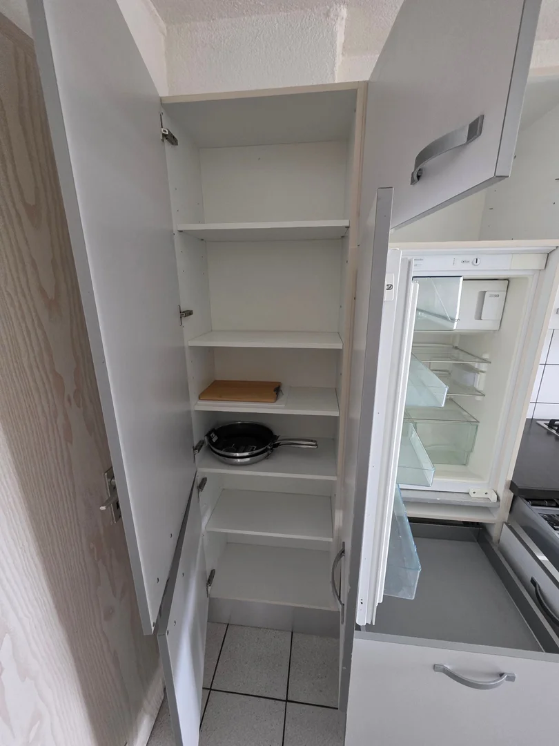 Comfortable and spacious student room in