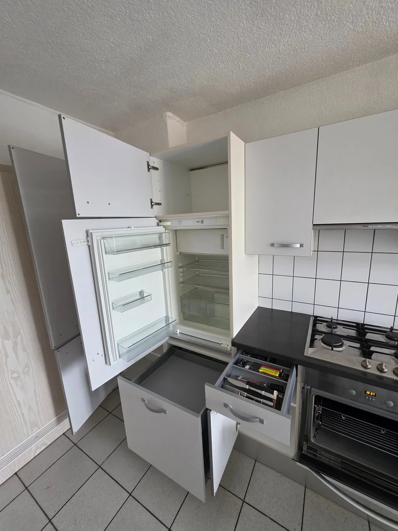 Room for rent in student apartment in , fully furnished