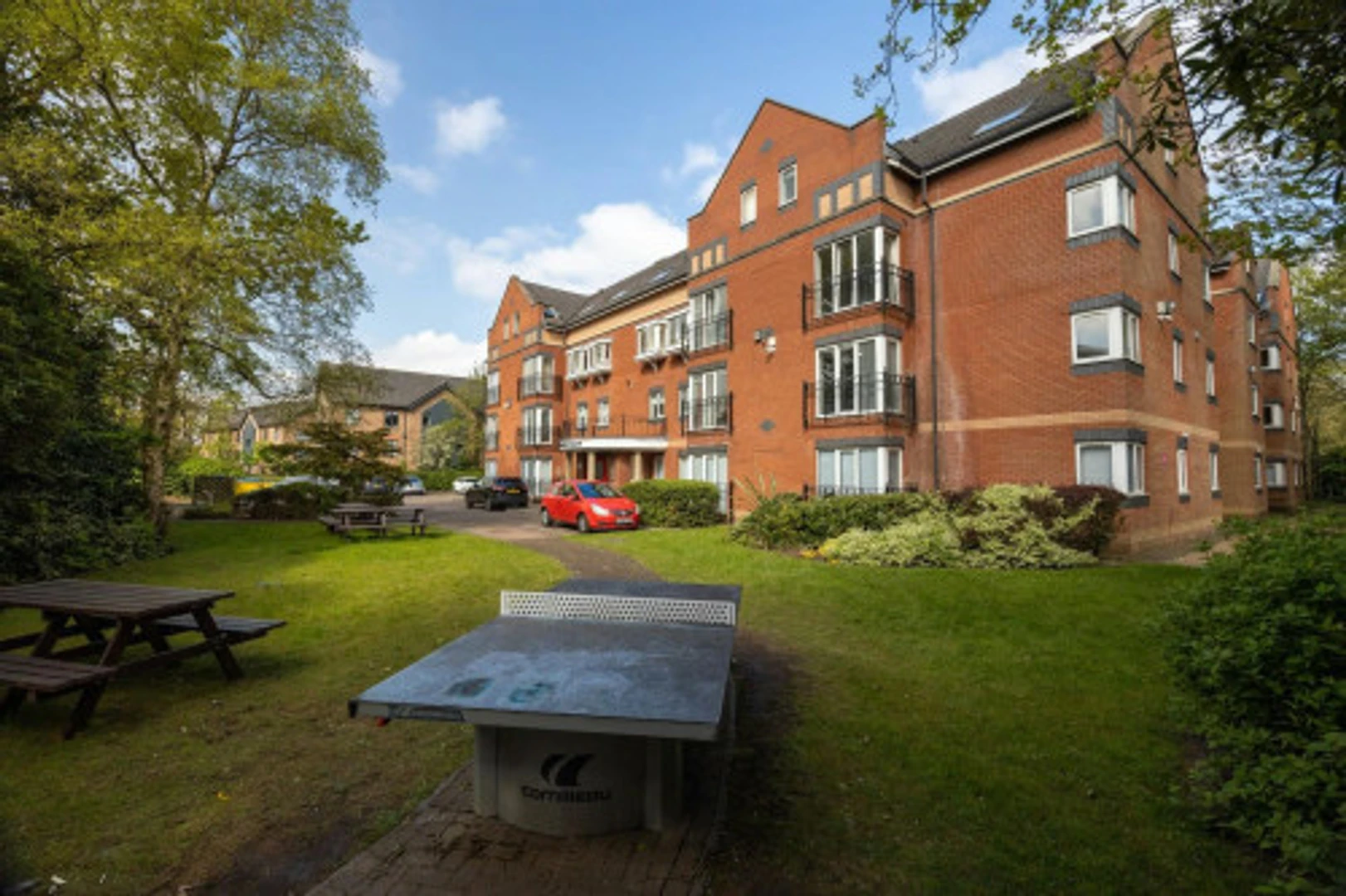 Chambre d'étudiant lumineuse et aérée avec accès facile à l'université dans 