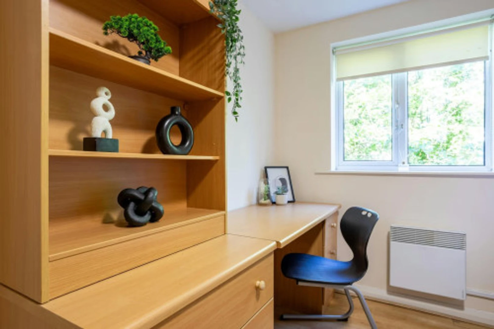 Chambre confortable pour étudiants disponible dans 