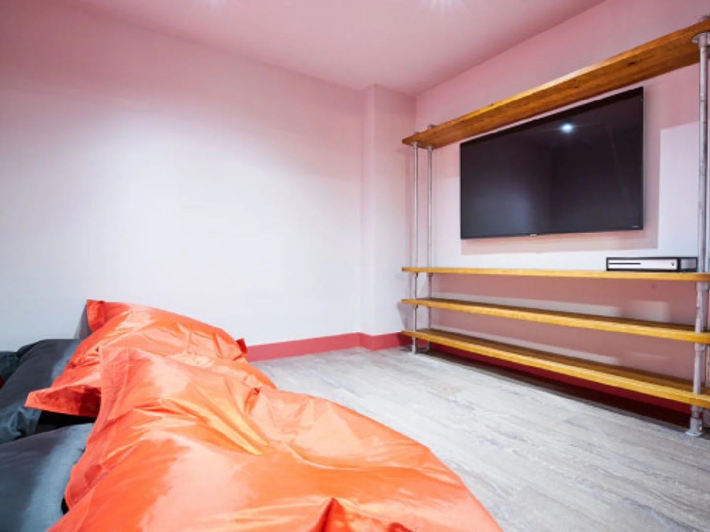 Affordable room for students with ample lighting in 
