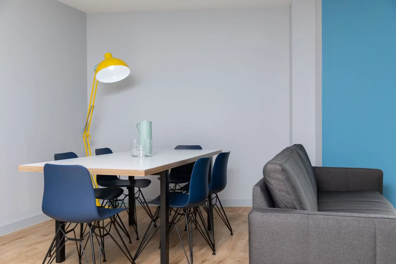 Bright and airy student room with easy university access in 