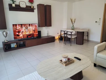 Cheap private room in {area}