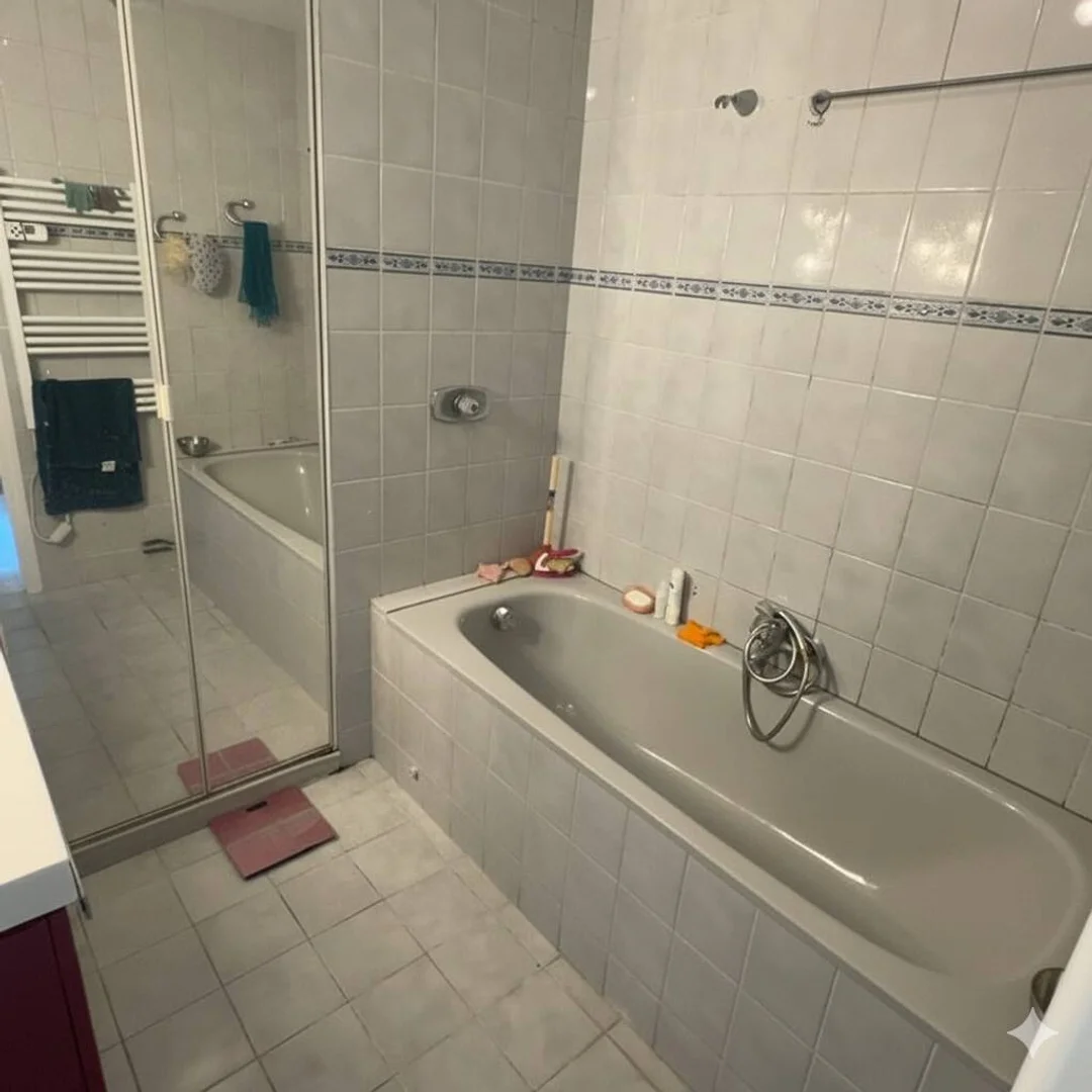 Quarto para alugar em apartamento de estudantes em , totalmente mobilado