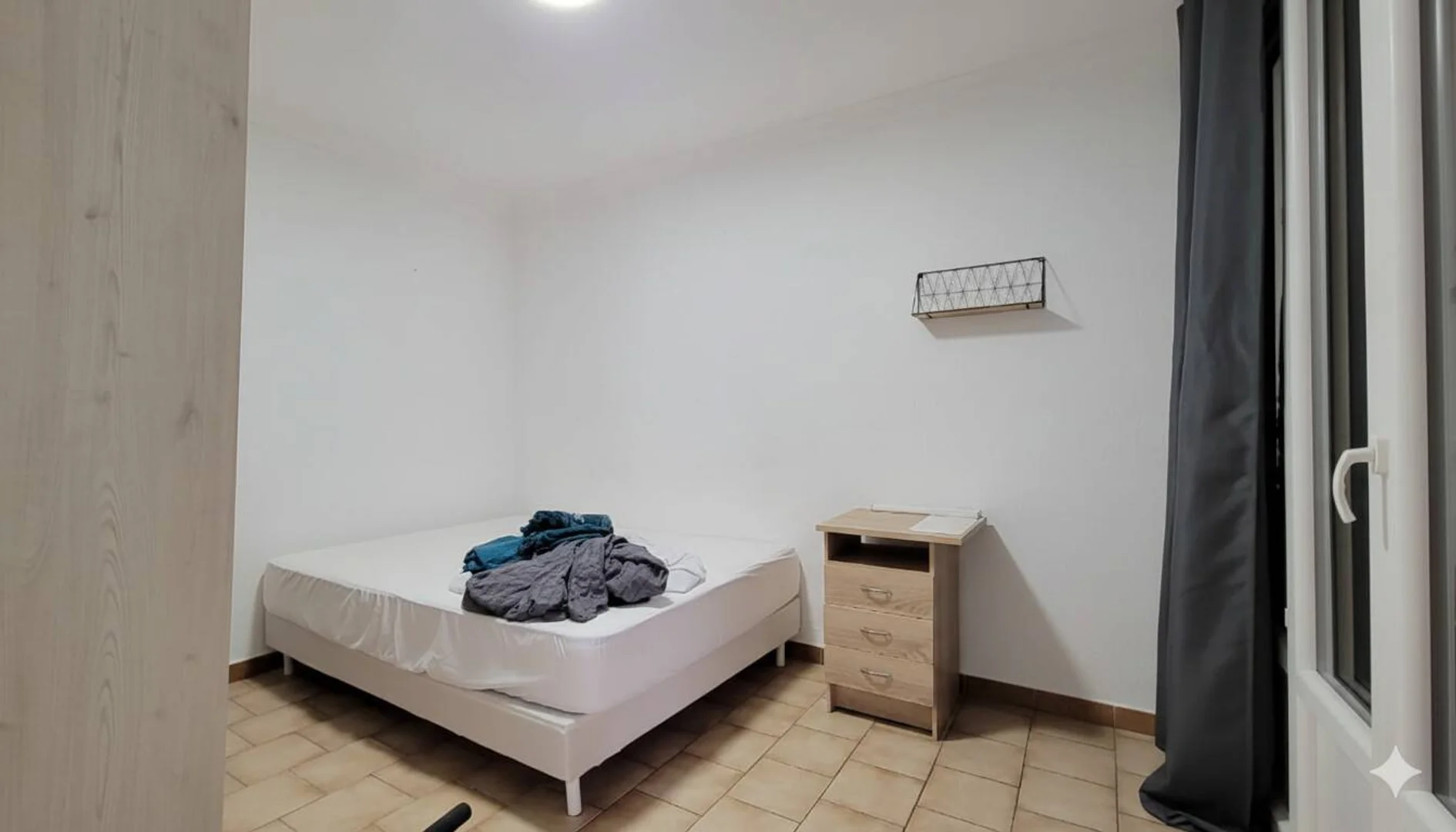 Chambre d'étudiant confortable et spacieuse dans 