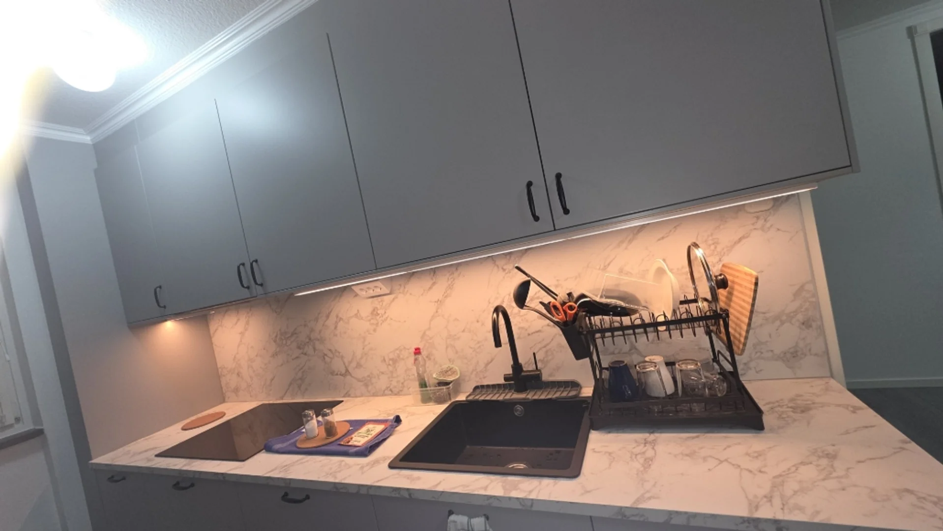 Chambre confortable pour étudiants disponible dans 