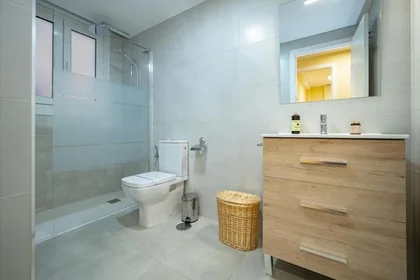 Entire apartment at Calle San Quintín 5, image 16 of 18