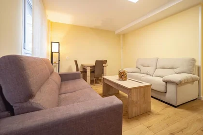 Logement entier à Calle San Quintín 5, image 3 de 18
