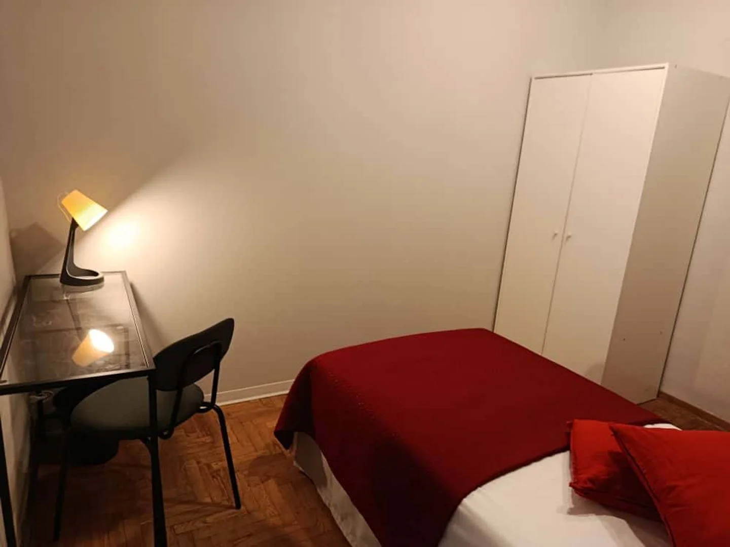 Funktionelles Studentenzimmer perfekt zum Studieren in 