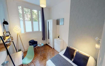 Cheap private room in {area}