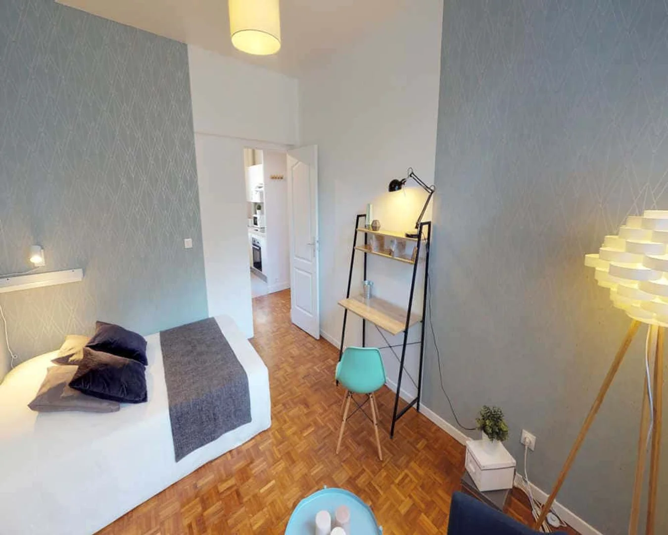 Cozy room for students available in