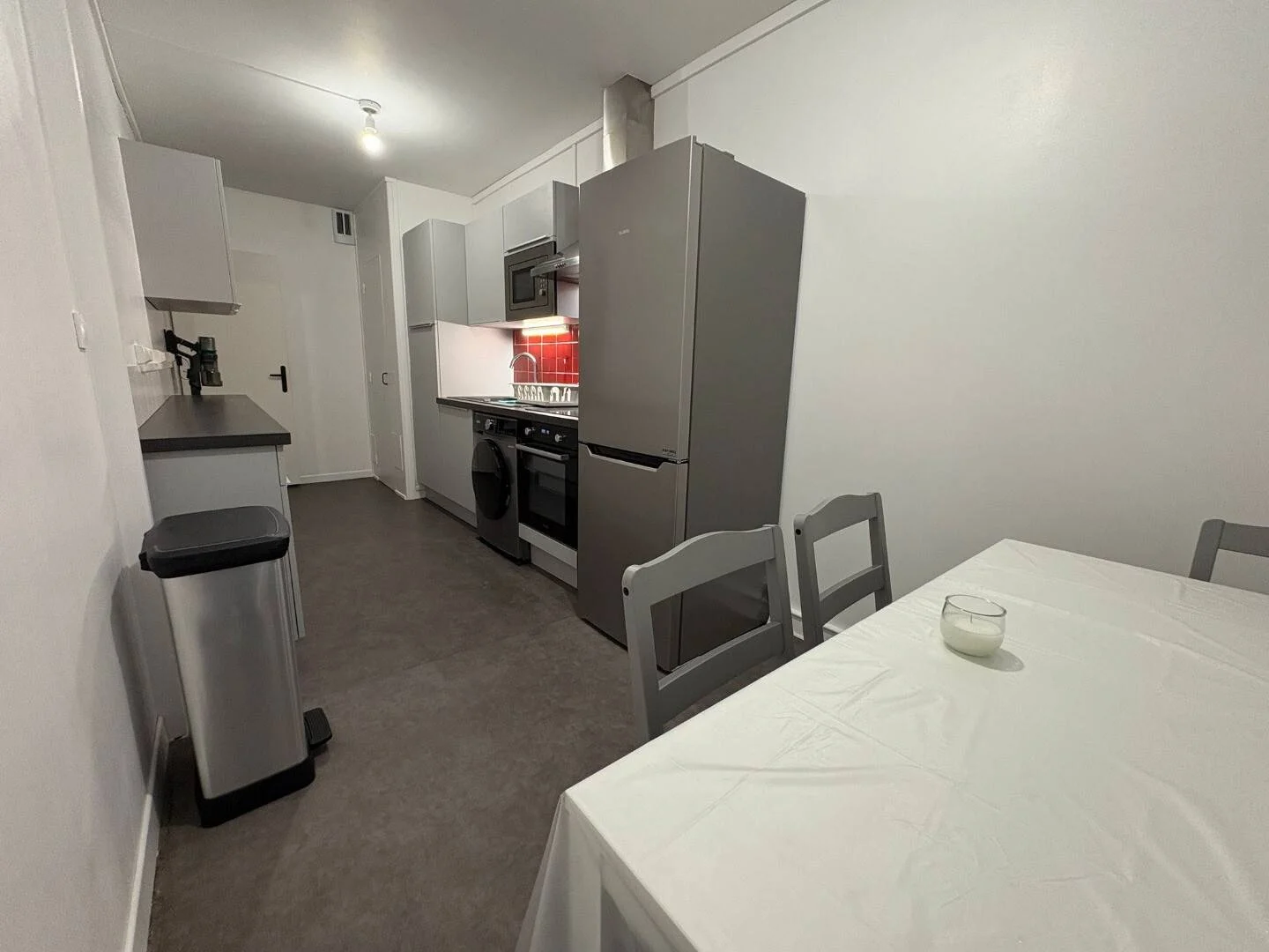 Zimmer in Studentenwohnung in  zu vermieten, voll möbliert