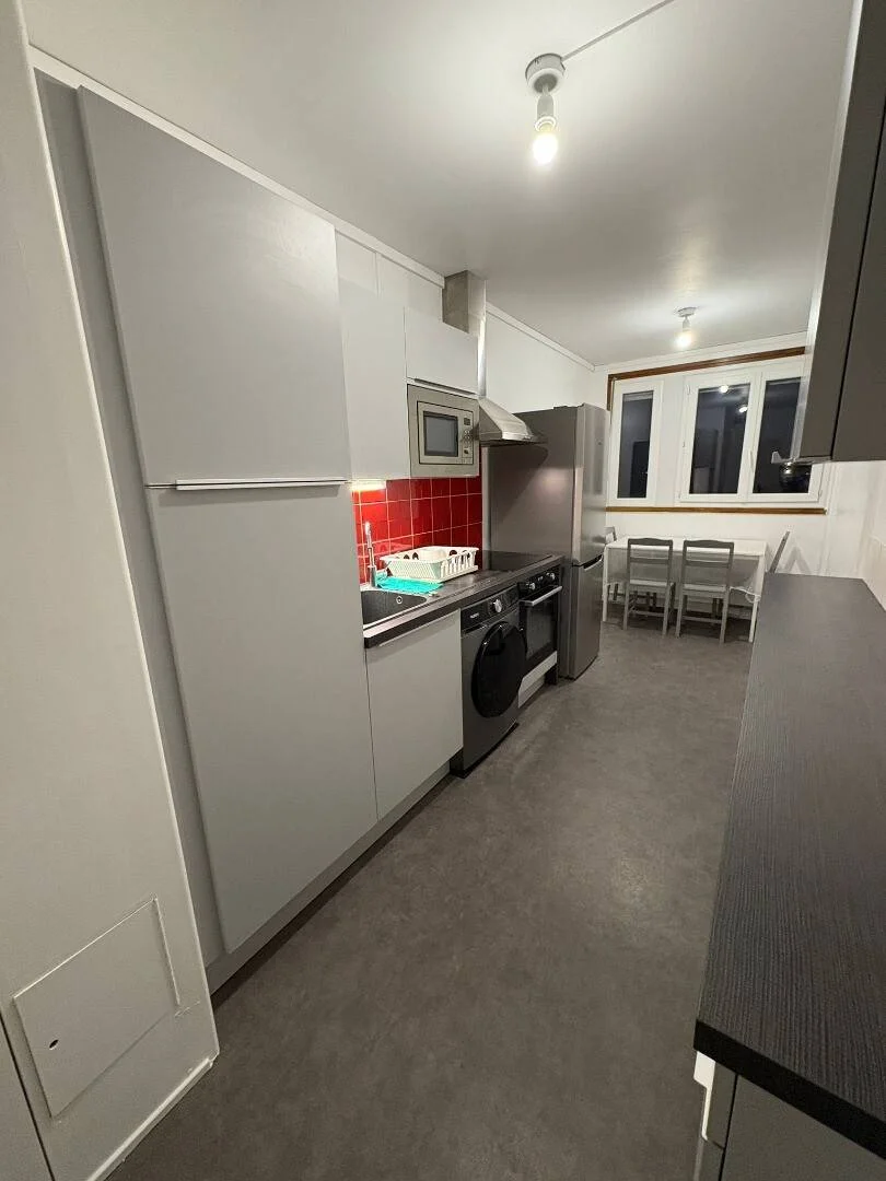 Zimmer in Studentenwohnung in  zu vermieten, voll möbliert