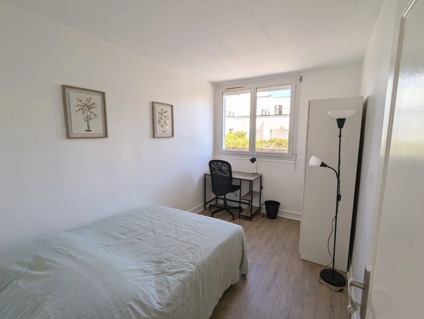 Quarto de estudante confortável e espaçoso em 