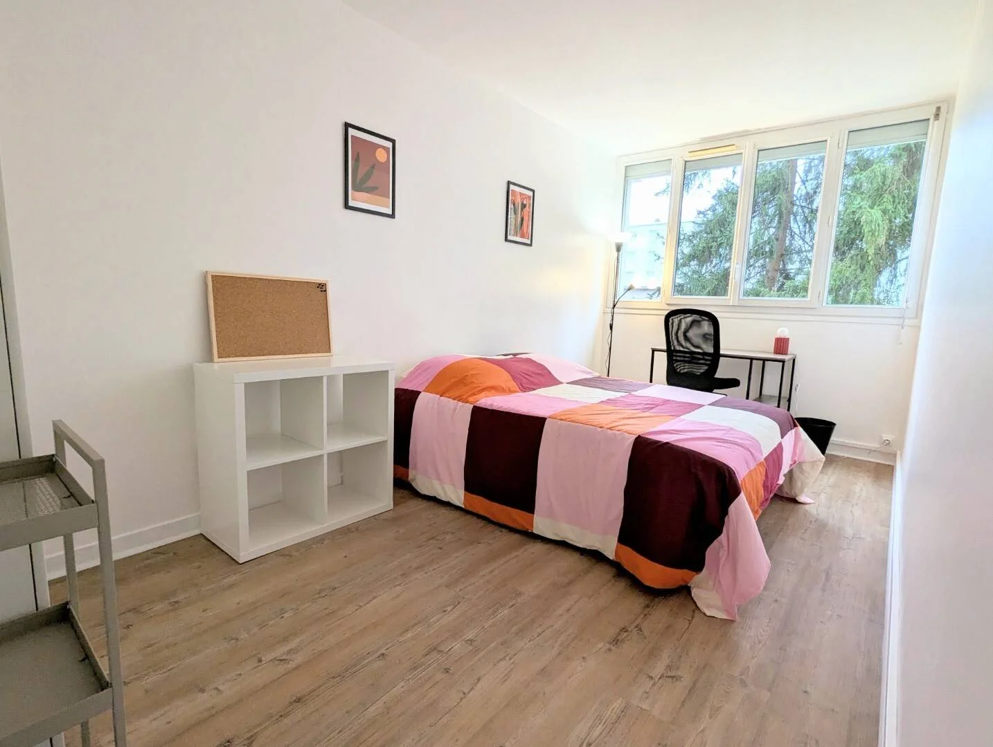 Quarto para alugar em apartamento de estudantes em , totalmente mobilado