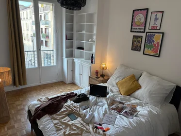 Privatzimmer im Wohnheim in der 25 Av. Ferdinand Buisson, bild 1 von 2