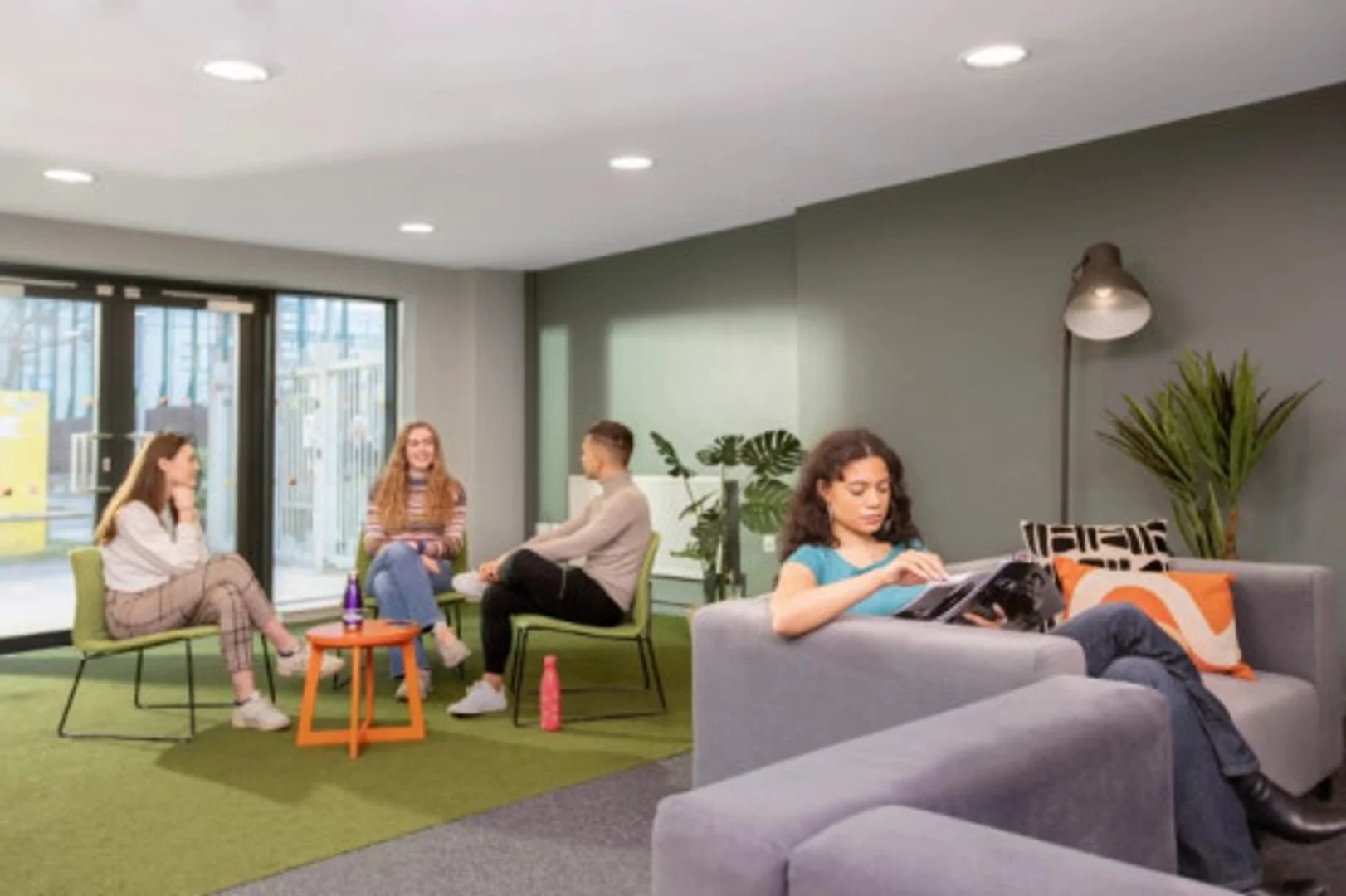 Comfortable and spacious student room in 