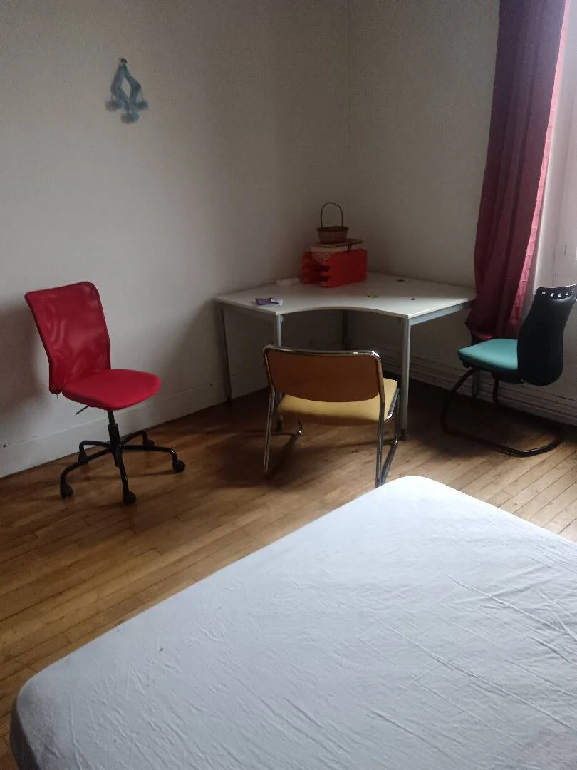Chambre d'étudiant confortable et spacieuse dans 