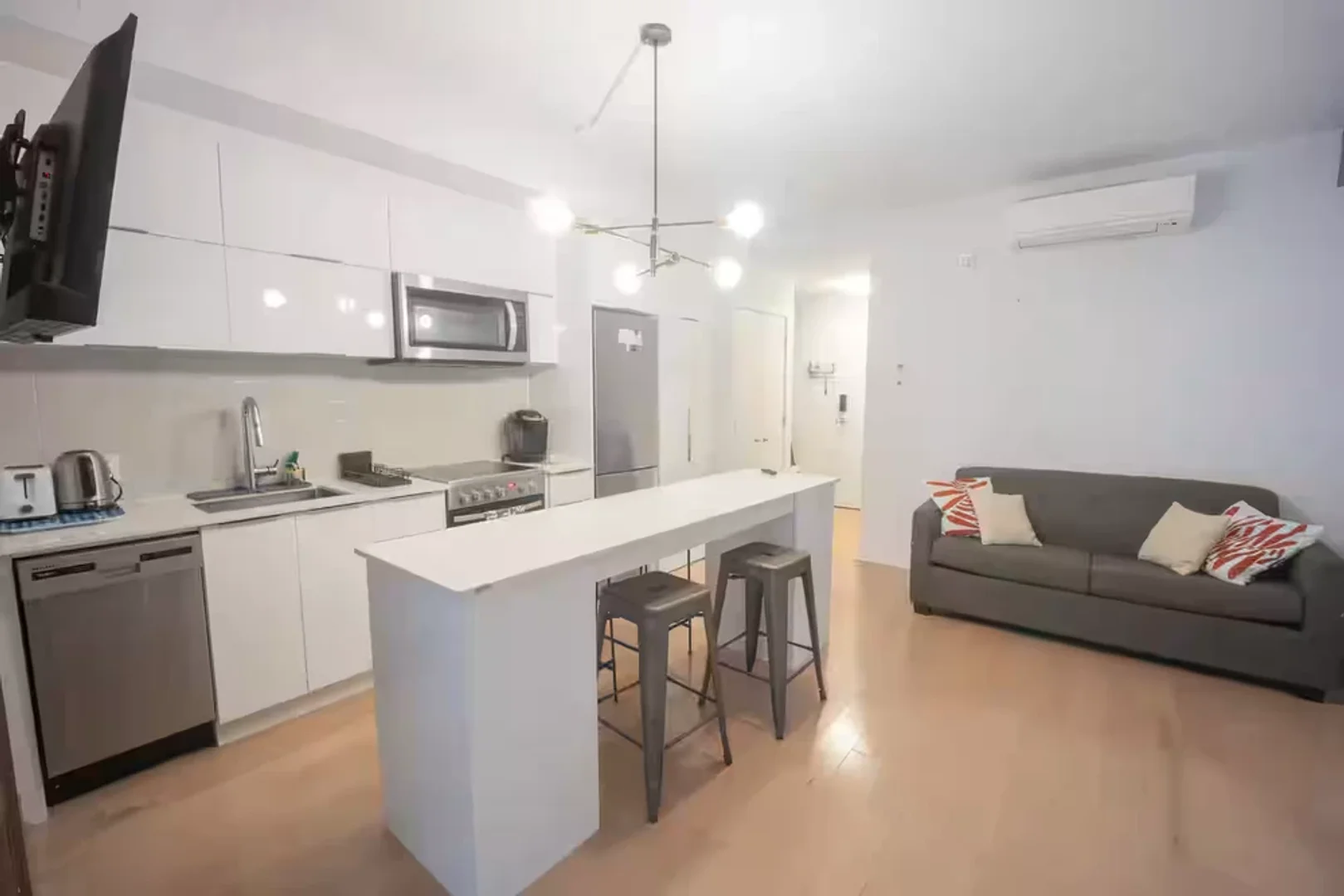 2100 Boulevard Saint-Laurent, Montréal
