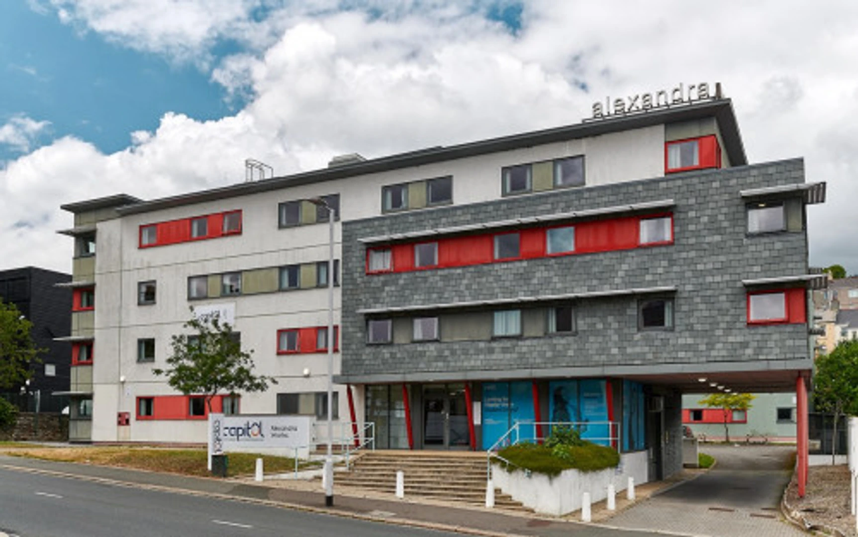 Comfortable and spacious student room in 