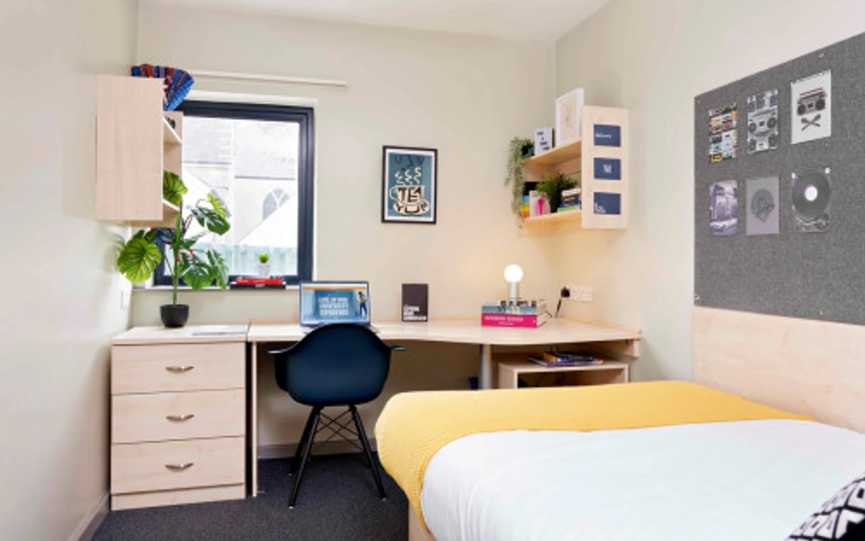 Funktionelles Studentenzimmer perfekt zum Studieren in 