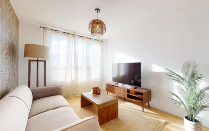 Room for rent with double bed {area}