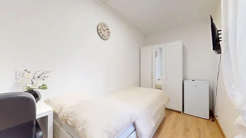 Private room at 42 Avenue du Pavé Neuf, image 3 of 42