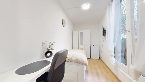 Private room at 42 Avenue du Pavé Neuf, image 4 of 42