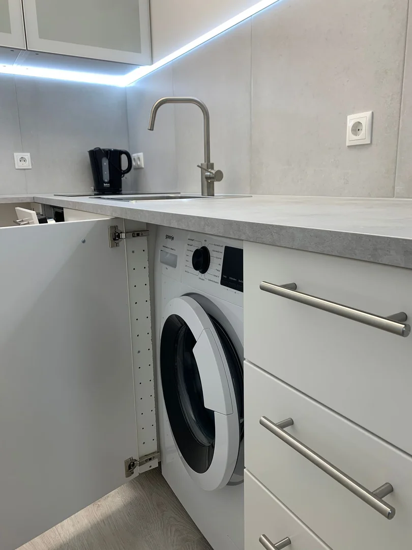 'de öğrenci dairesinde, tamamen mobilyalı kiralık oda
