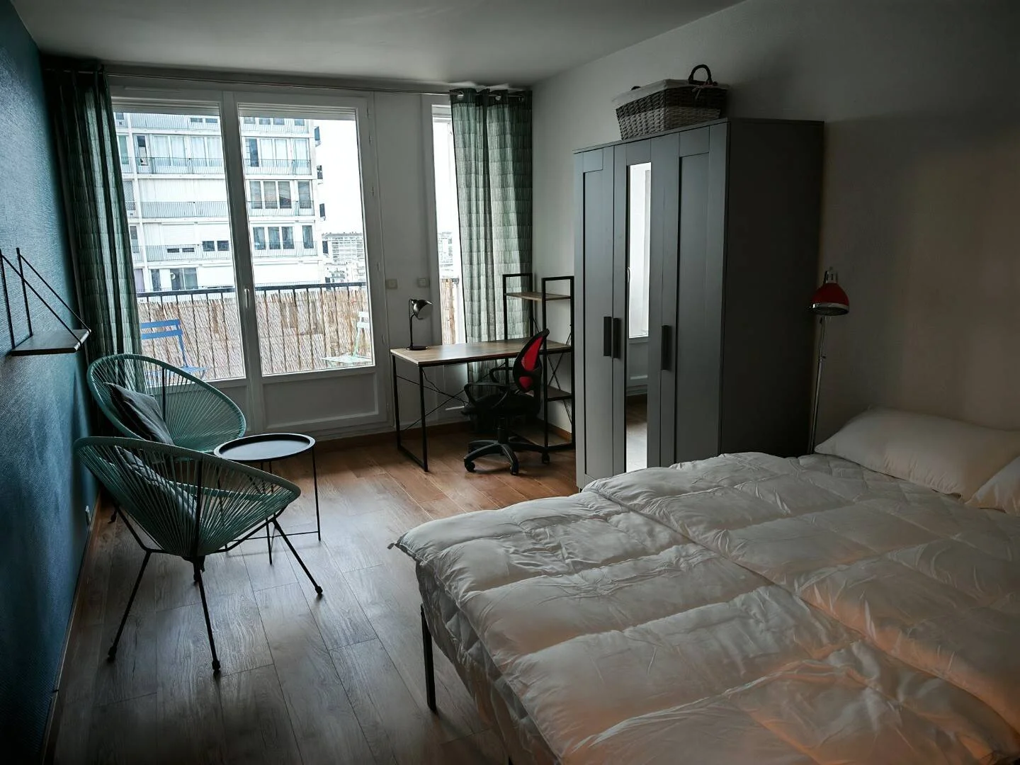 Chambre confortable pour étudiants disponible dans 