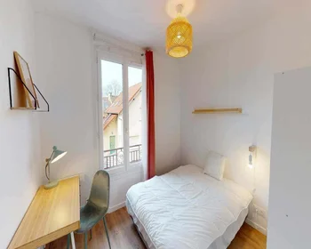 Quarto privado em 75 Rue Pierre Poli, 92130 Issy-les-Moulineaux, France, imagem 1 de 10