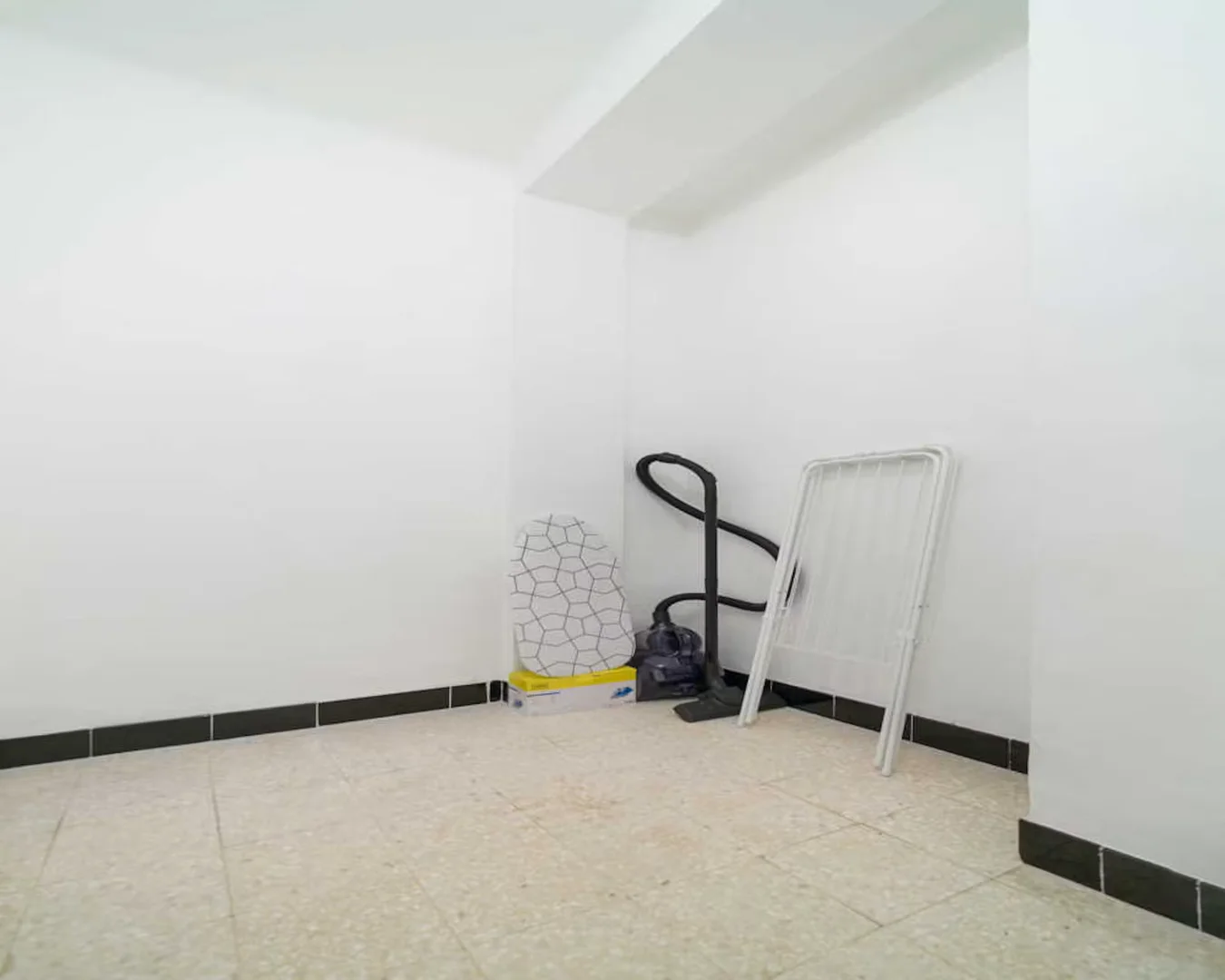 Comfortable and spacious student room in