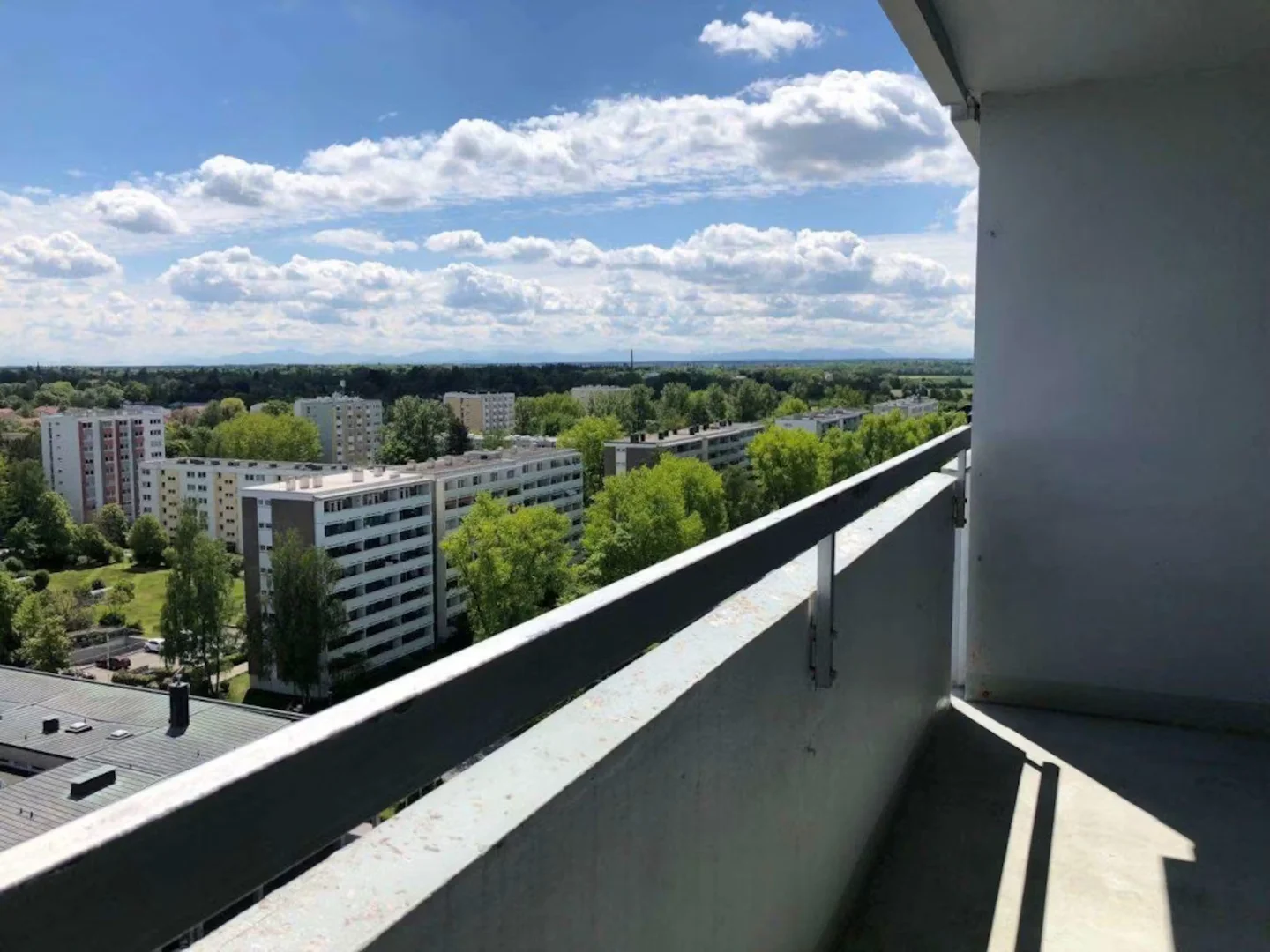Chambre d'étudiant lumineuse et aérée avec accès facile à l'université dans 