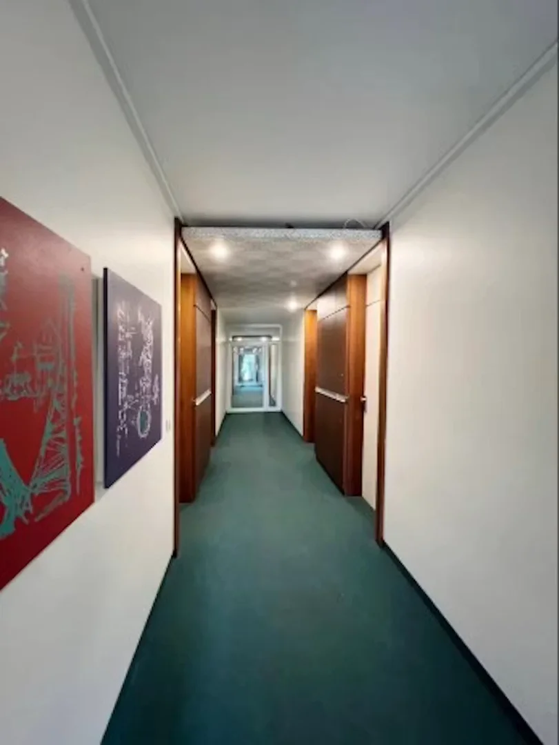 Functional student room perfect for studying in 