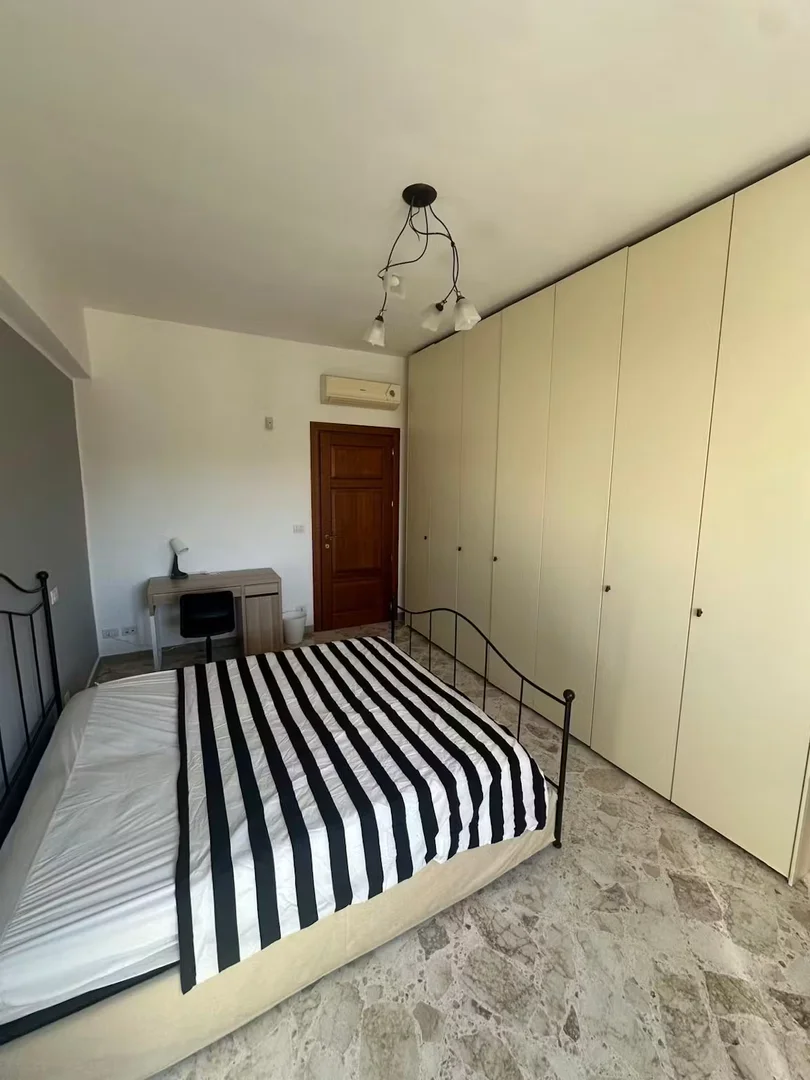 'de modern olanaklara sahip öğrenci dostu oda