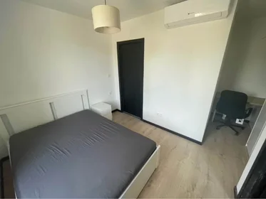 Private room at Place Elie Delferrière, Arrondissement of Charleroi, image 1 of 7