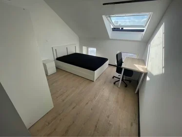 Private room at Place Elie Delferrière, Arrondissement of Charleroi, image 2 of 7