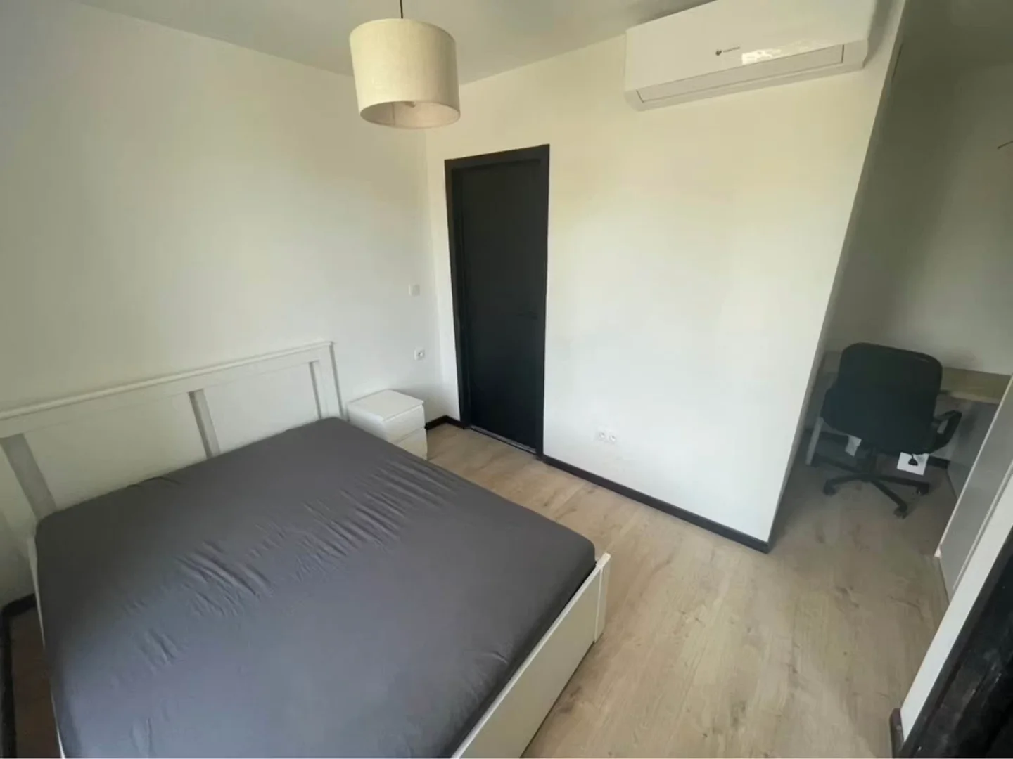 Economical student room with convenient location in 